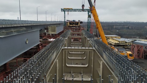 Укрсталь Конструкція продовжує нарощувати обсяги поставок мостових блоків для Запорізького мосту